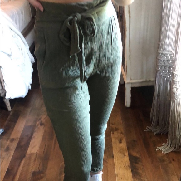 American Eagle Outfitters Pants - Army Green American eagle flowy pants